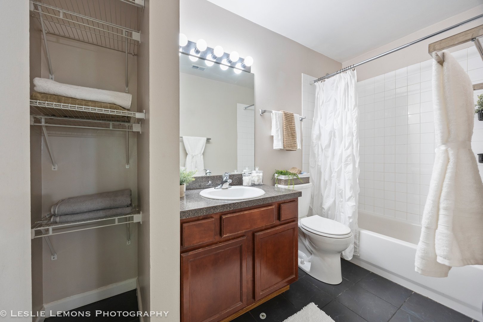 5811 Oakwood Drive #D, Lisle, IL 60532