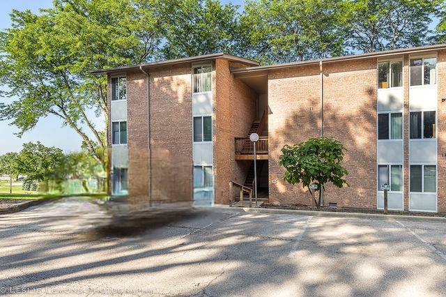 5811 Oakwood Drive #D, Lisle, IL 60532