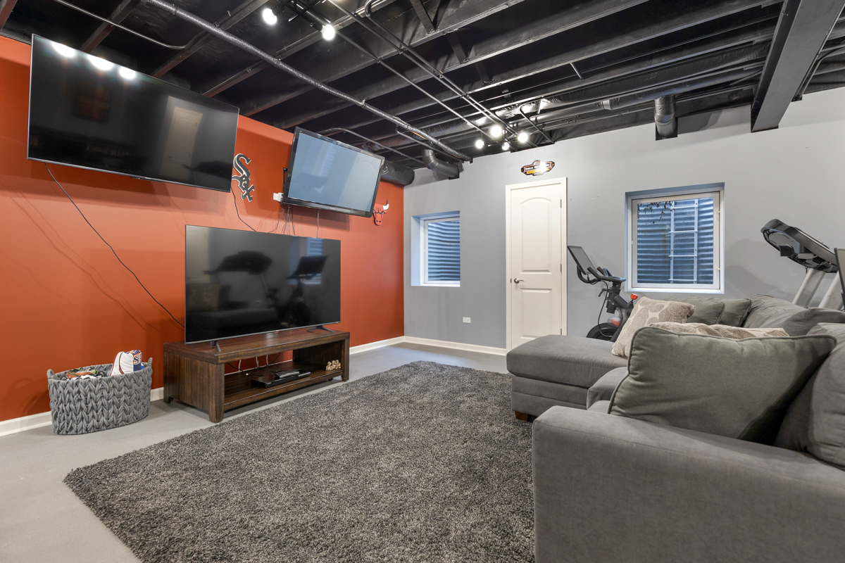 8839 Indiana Harbor Drive, Frankfort, IL 60423