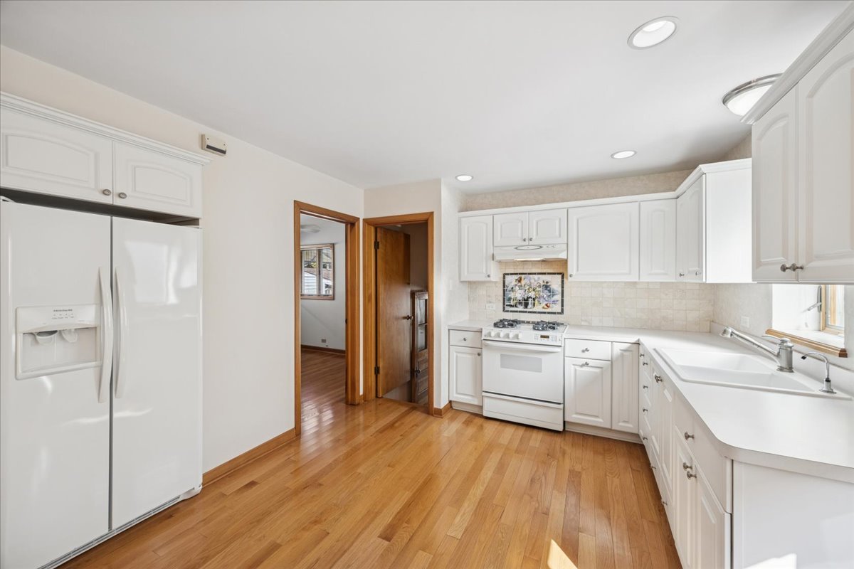 5121 S Laramie Avenue, Chicago, IL 60638