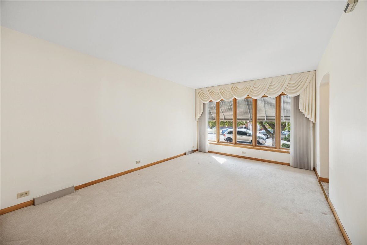 5121 S Laramie Avenue, Chicago, IL 60638