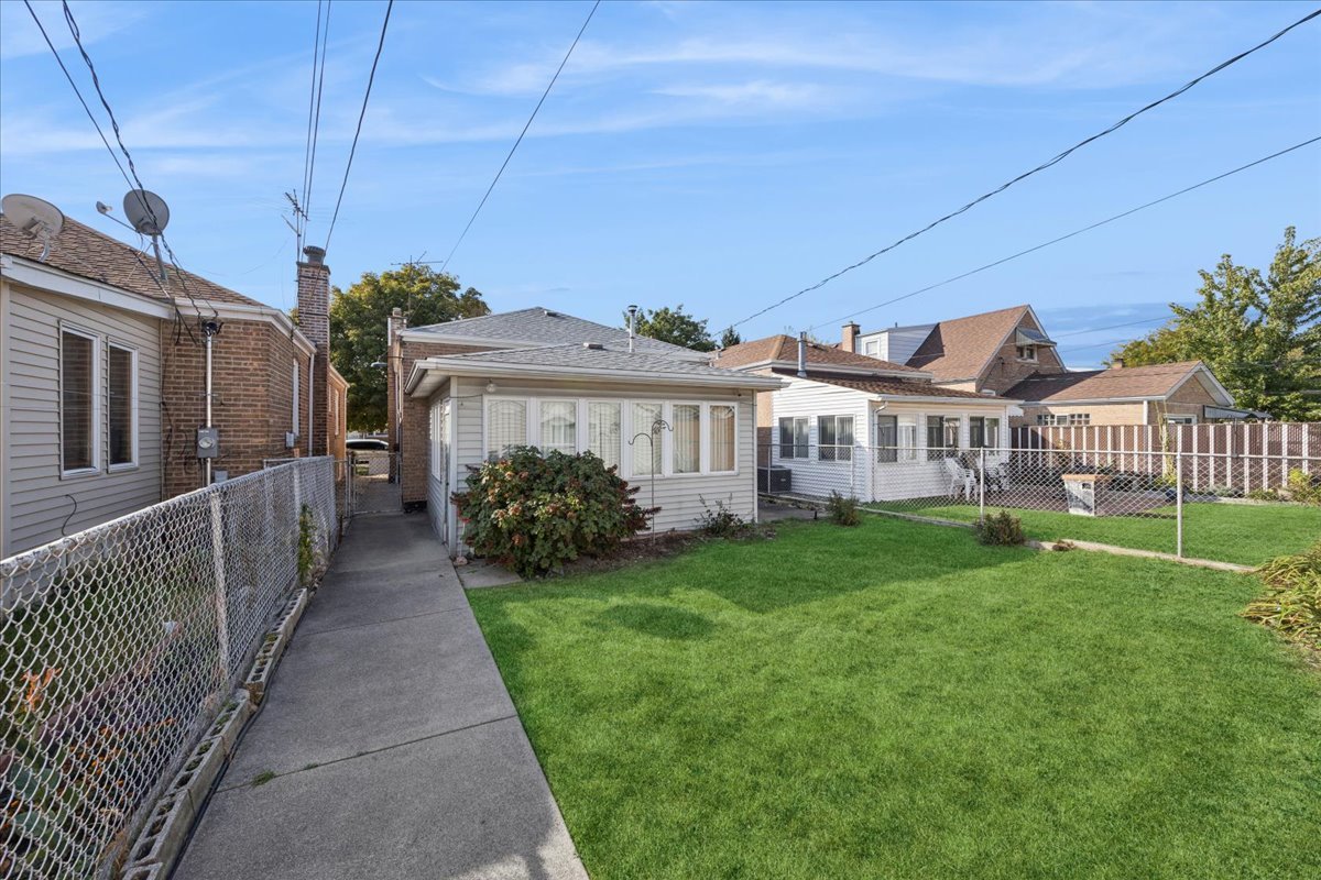 5121 S Laramie Avenue, Chicago, IL 60638