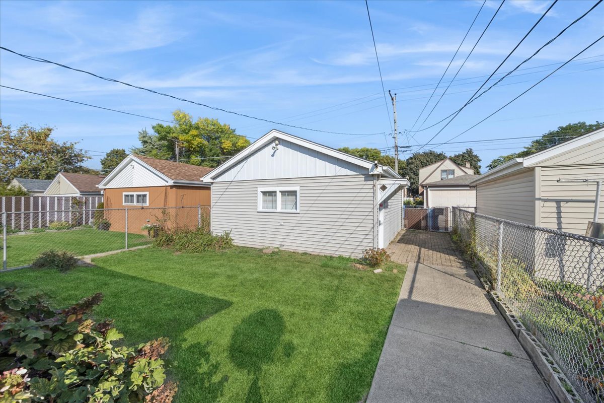 5121 S Laramie Avenue, Chicago, IL 60638