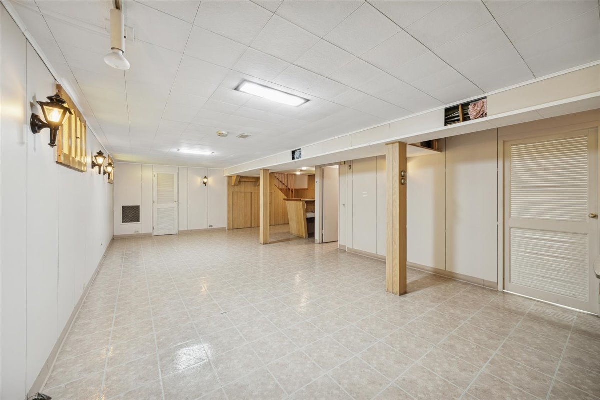 5121 S Laramie Avenue, Chicago, IL 60638