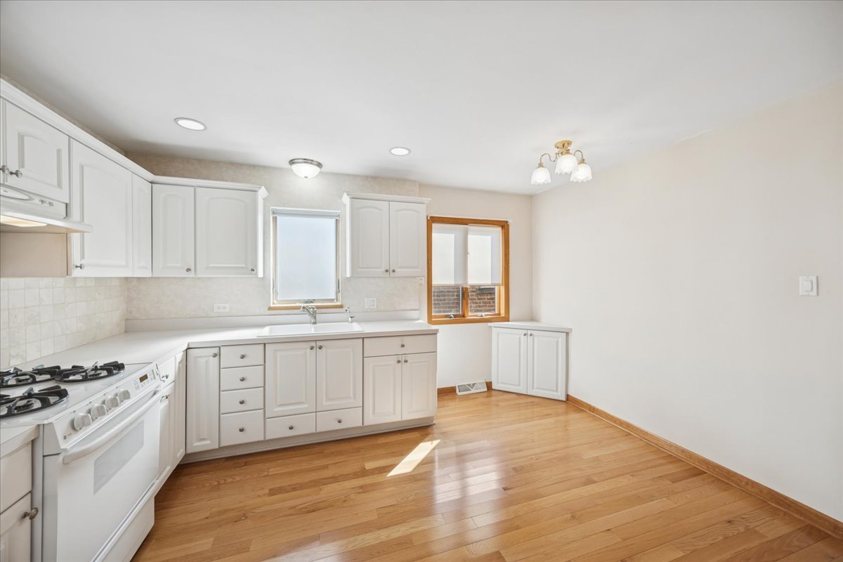 5121 S Laramie Avenue, Chicago, IL 60638