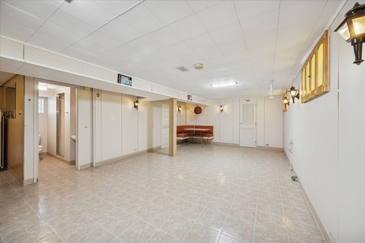 5121 S Laramie Avenue, Chicago, IL 60638