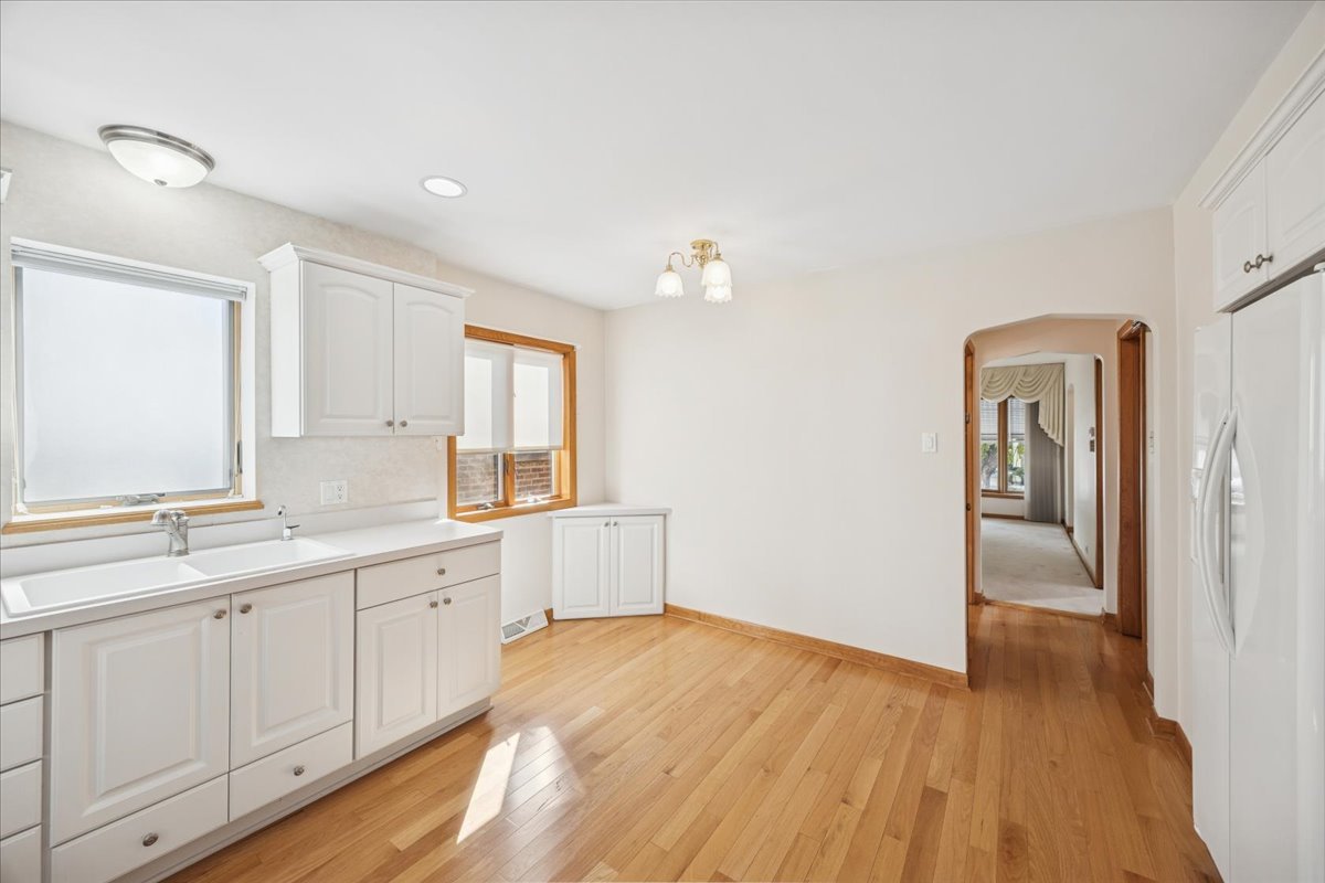 5121 S Laramie Avenue, Chicago, IL 60638