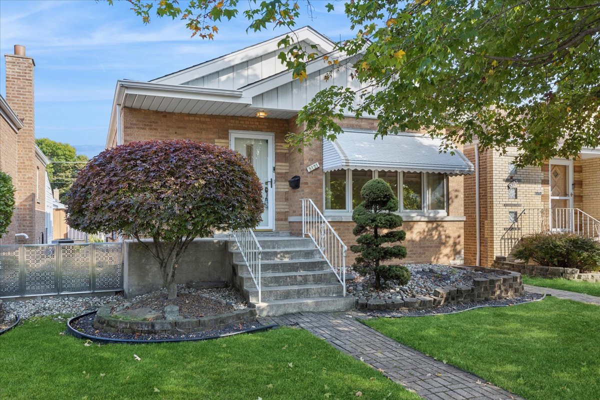 5121 S Laramie Avenue, Chicago, IL 60638