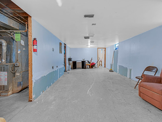 9521 S La Salle Street, Chicago, IL 60628