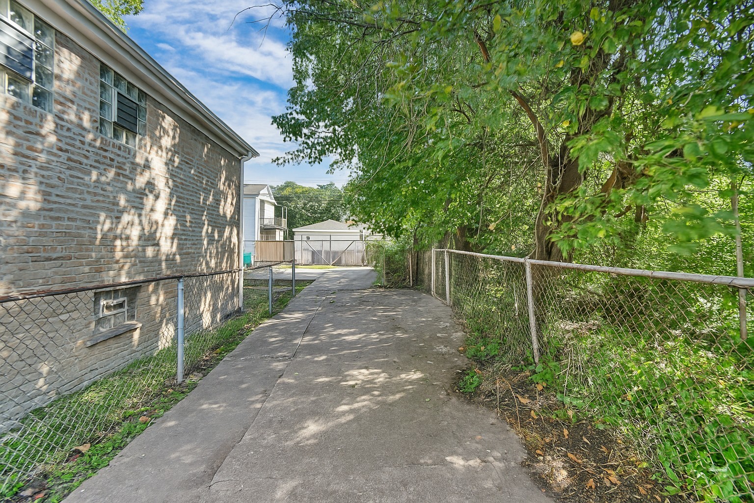 9521 S La Salle Street, Chicago, IL 60628