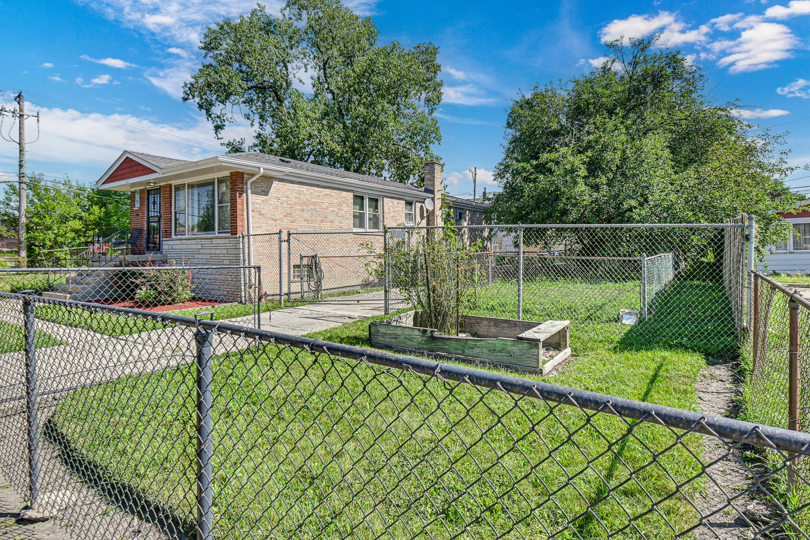 9521 S La Salle Street, Chicago, IL 60628