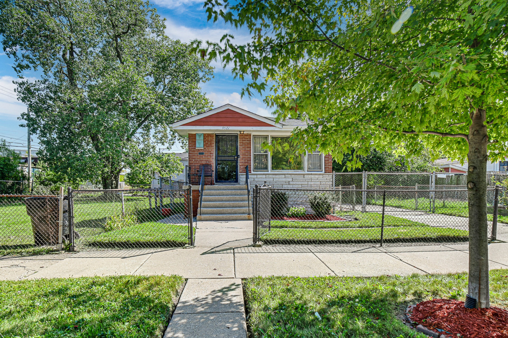 9521 S La Salle Street, Chicago, IL 60628