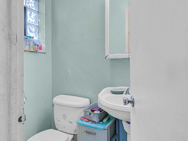 9521 S La Salle Street, Chicago, IL 60628