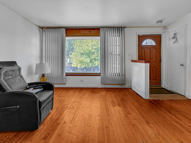 9521 S La Salle Street, Chicago, IL 60628