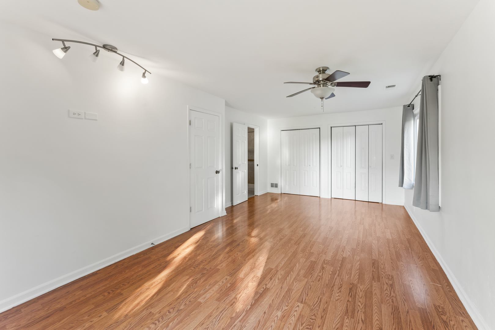 4950 Rochester Drive, Hoffman Estates, IL 60010