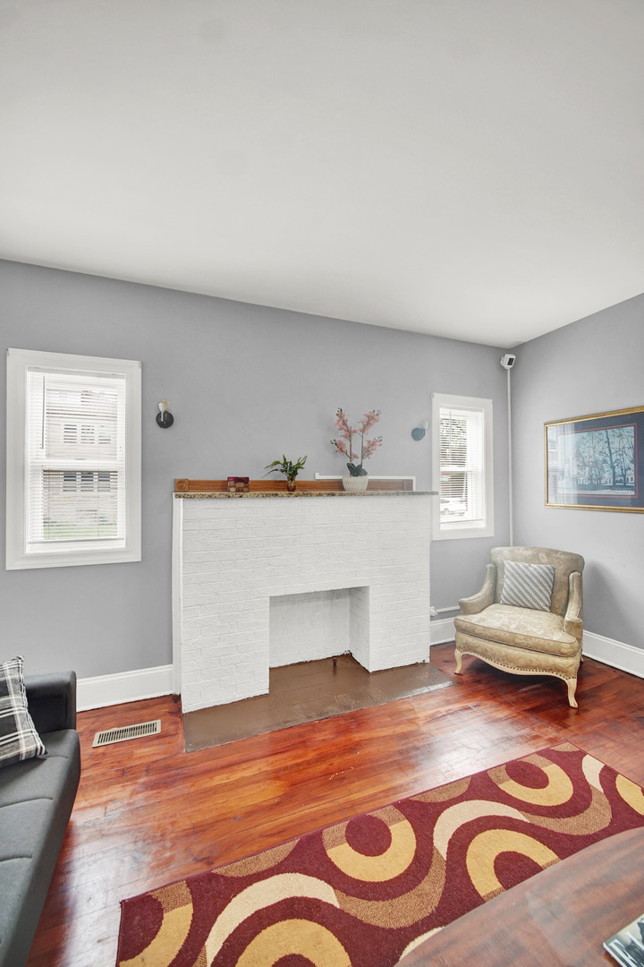 1 E 114TH Street, Chicago, IL 60628
