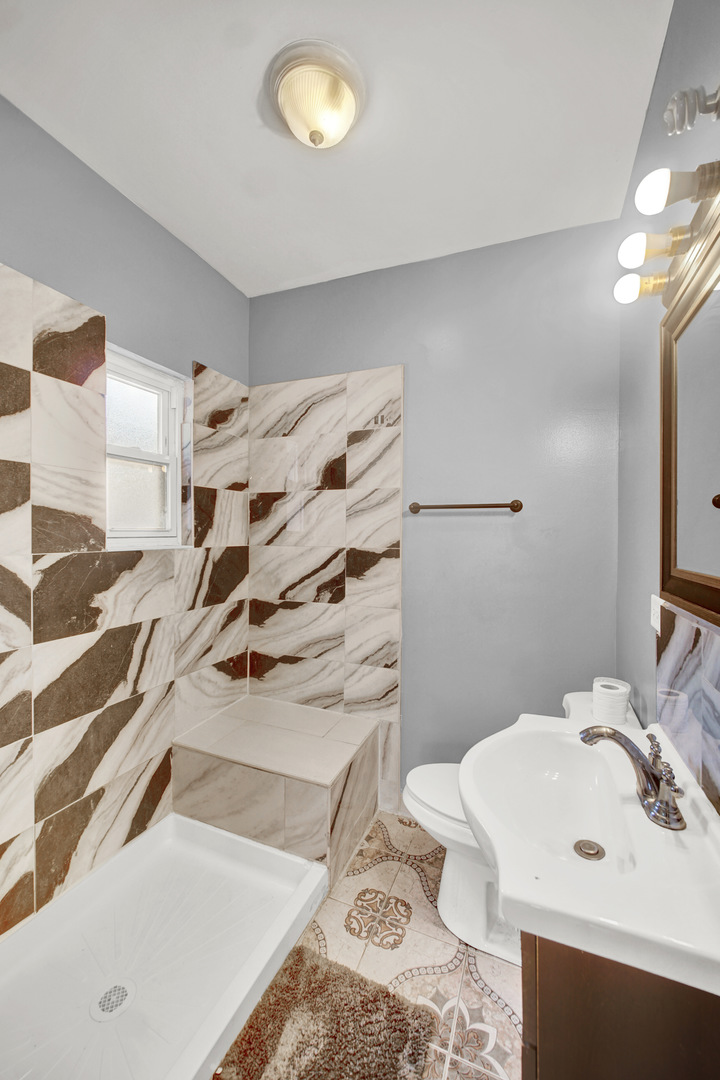 1 E 114TH Street, Chicago, IL 60628