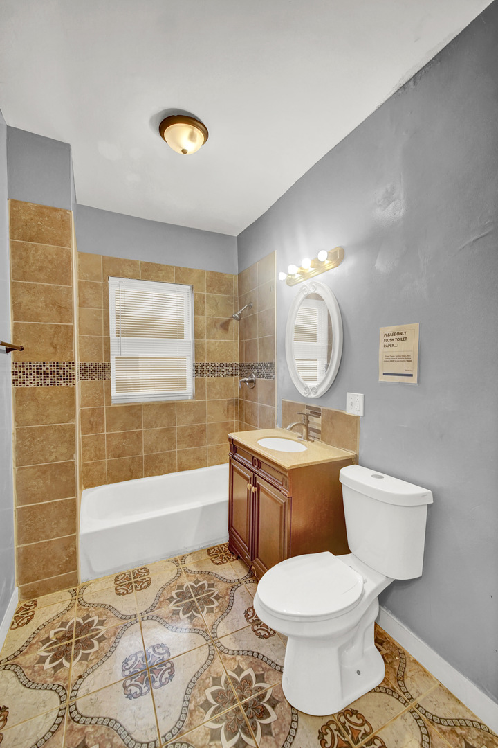 1 E 114TH Street, Chicago, IL 60628