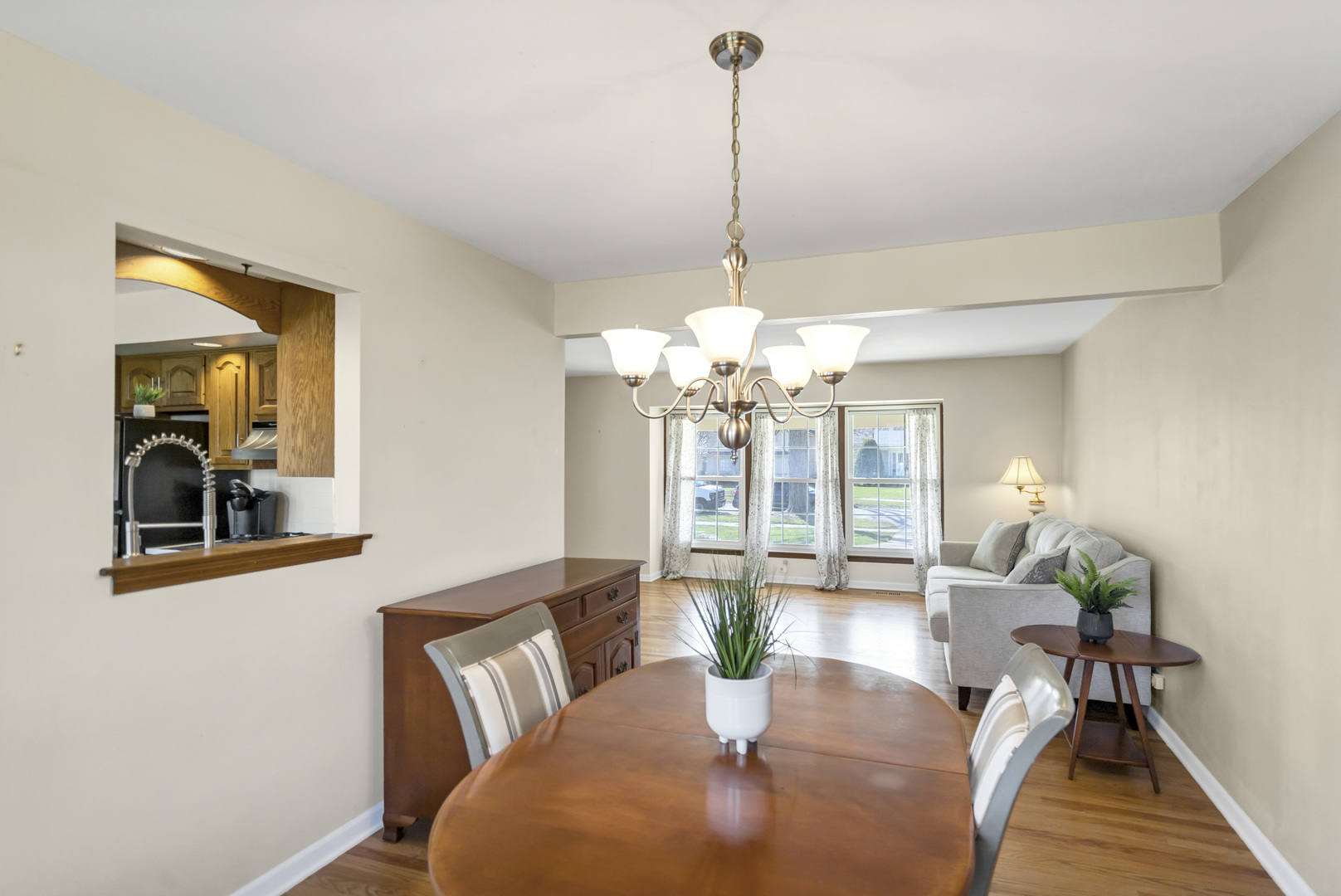 915 N Saratoga Drive, Palatine, IL 60074
