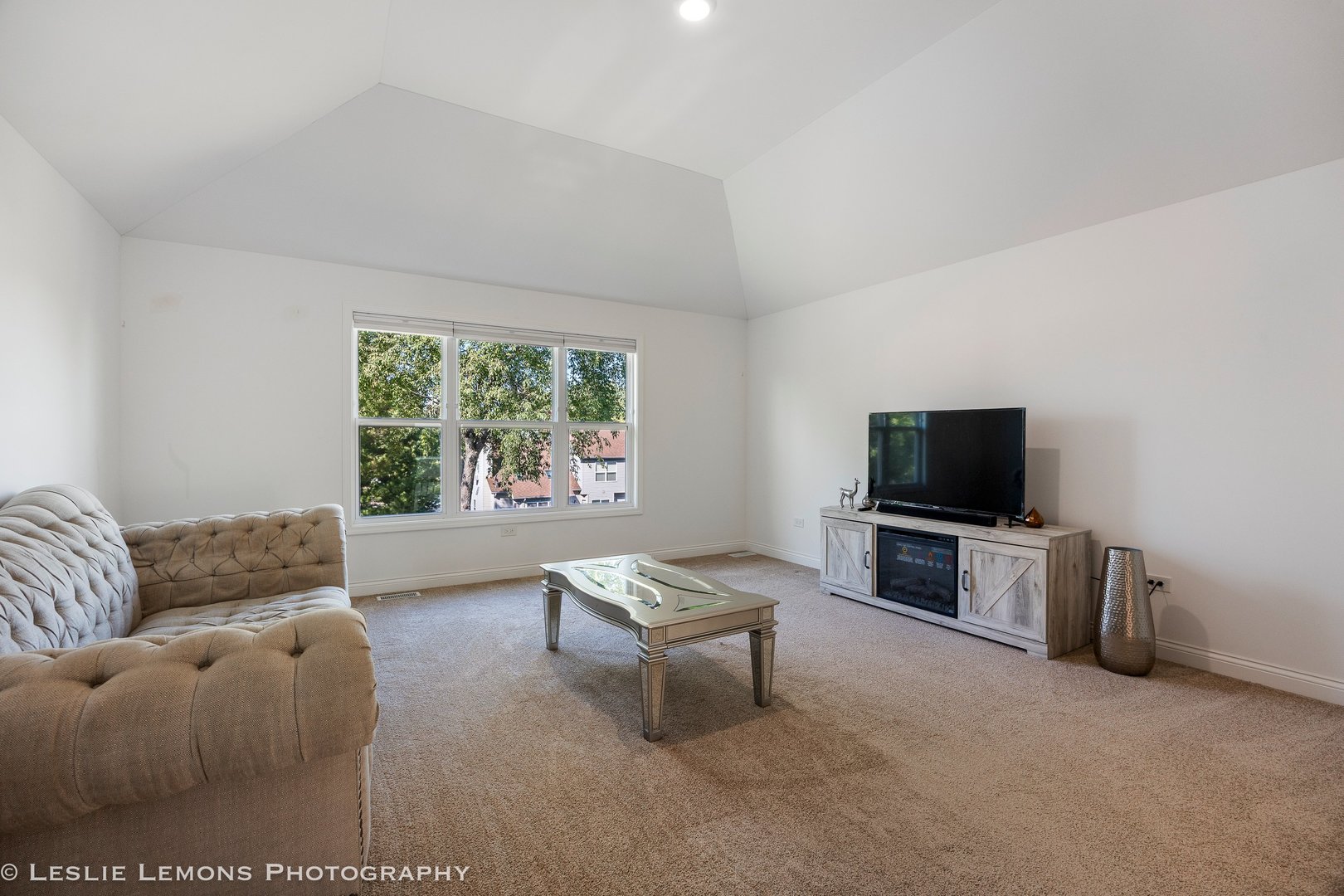 315 White Pines Lane, Oswego, IL 60543