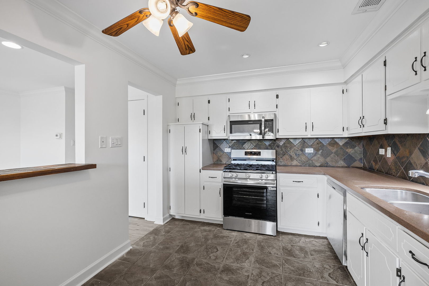 9750 Ravinia Lane #303, Orland Park, IL 60462