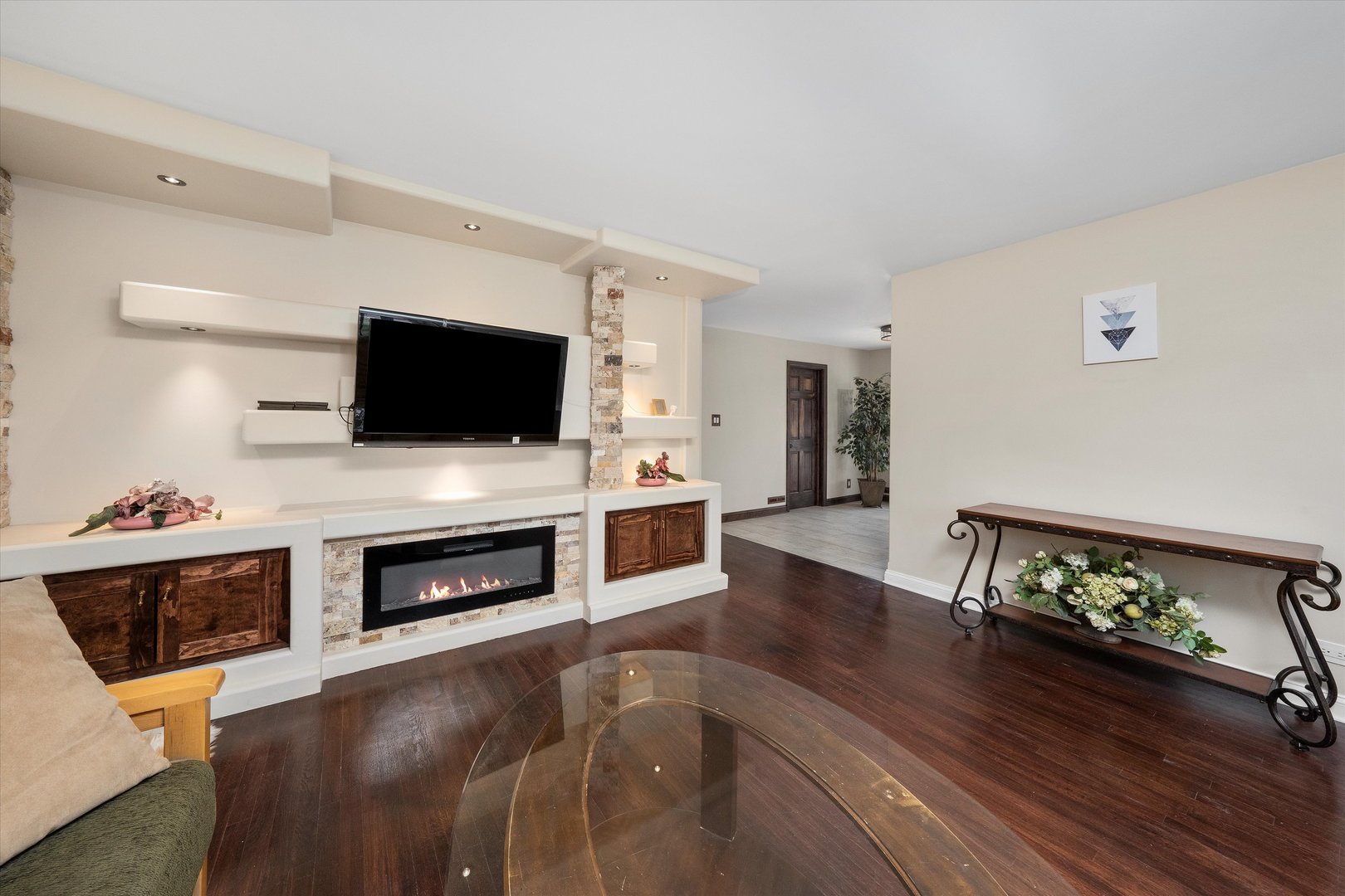 9201 Willow Lane, Bridgeview, IL 60455