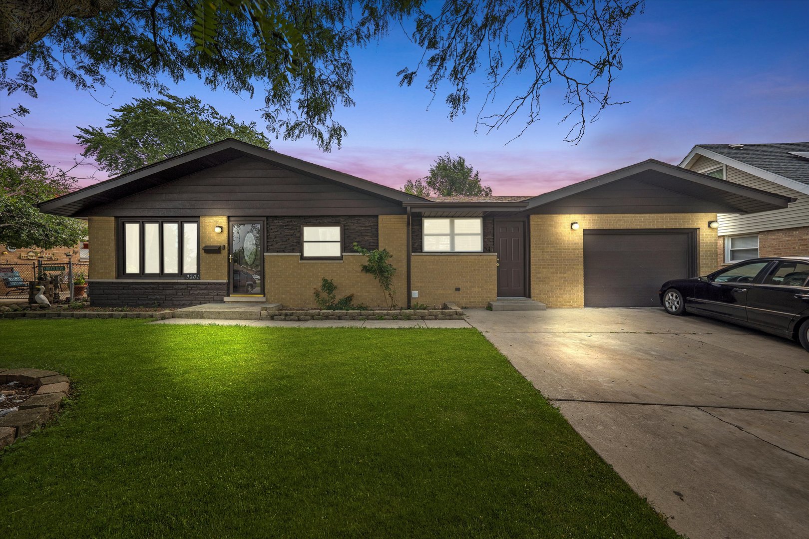 9201 Willow Lane, Bridgeview, IL 60455