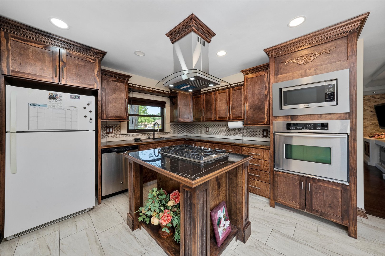 9201 Willow Lane, Bridgeview, IL 60455