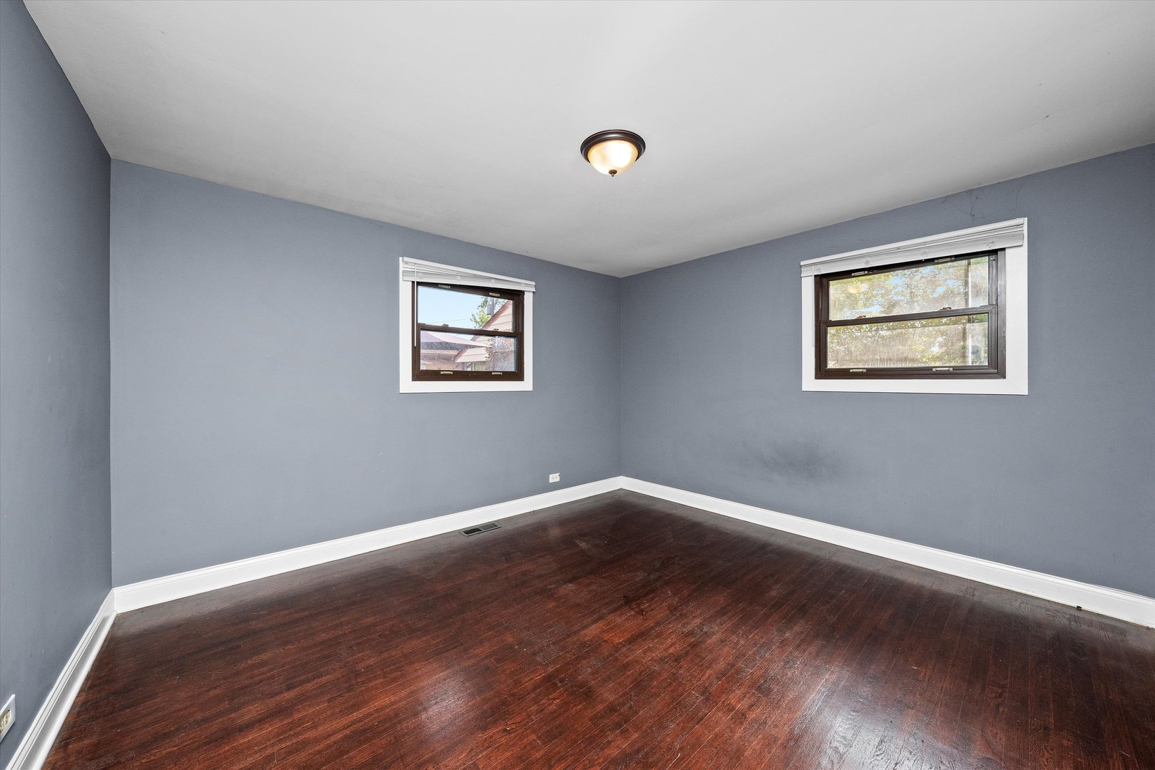 9201 Willow Lane, Bridgeview, IL 60455