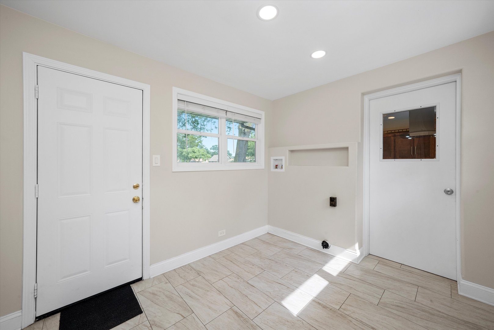 9201 Willow Lane, Bridgeview, IL 60455