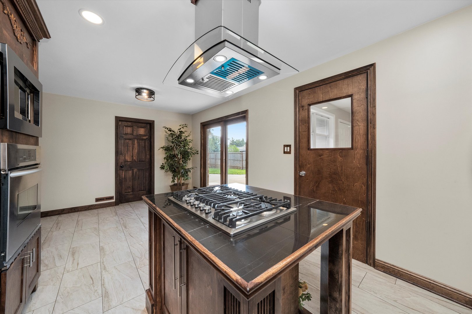 9201 Willow Lane, Bridgeview, IL 60455