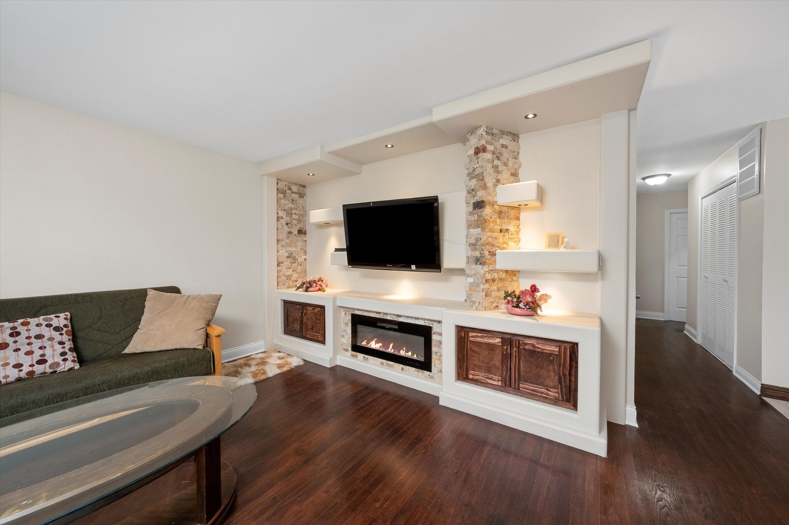 9201 Willow Lane, Bridgeview, IL 60455