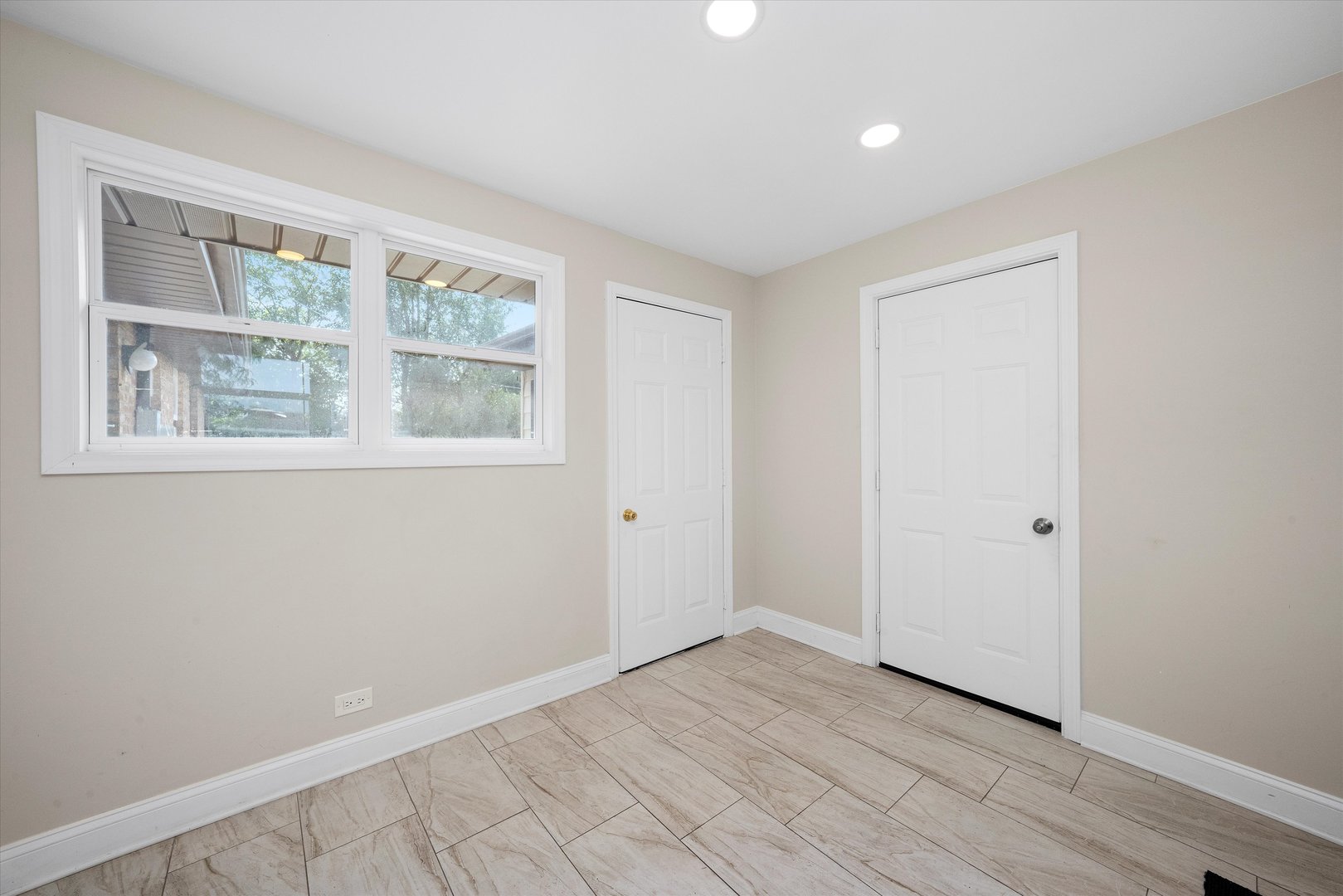 9201 Willow Lane, Bridgeview, IL 60455