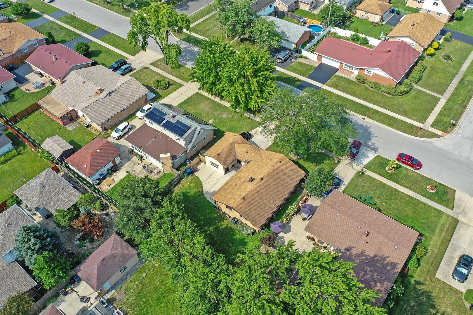 9201 Willow Lane, Bridgeview, IL 60455