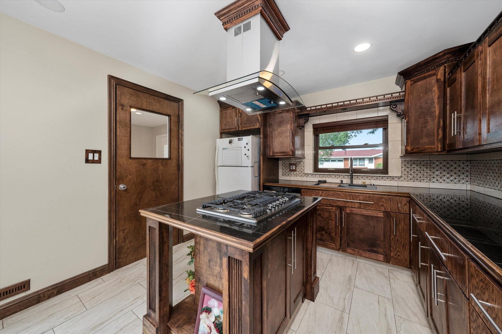 9201 Willow Lane, Bridgeview, IL 60455