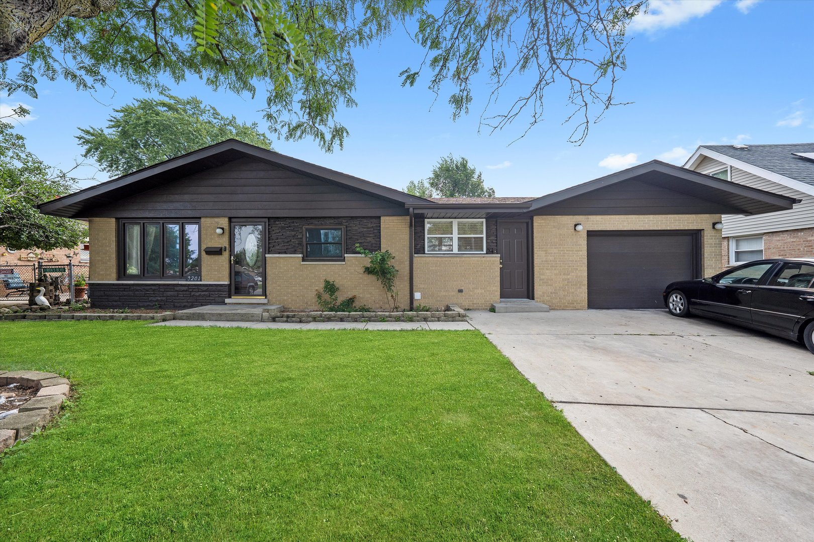 9201 Willow Lane, Bridgeview, IL 60455