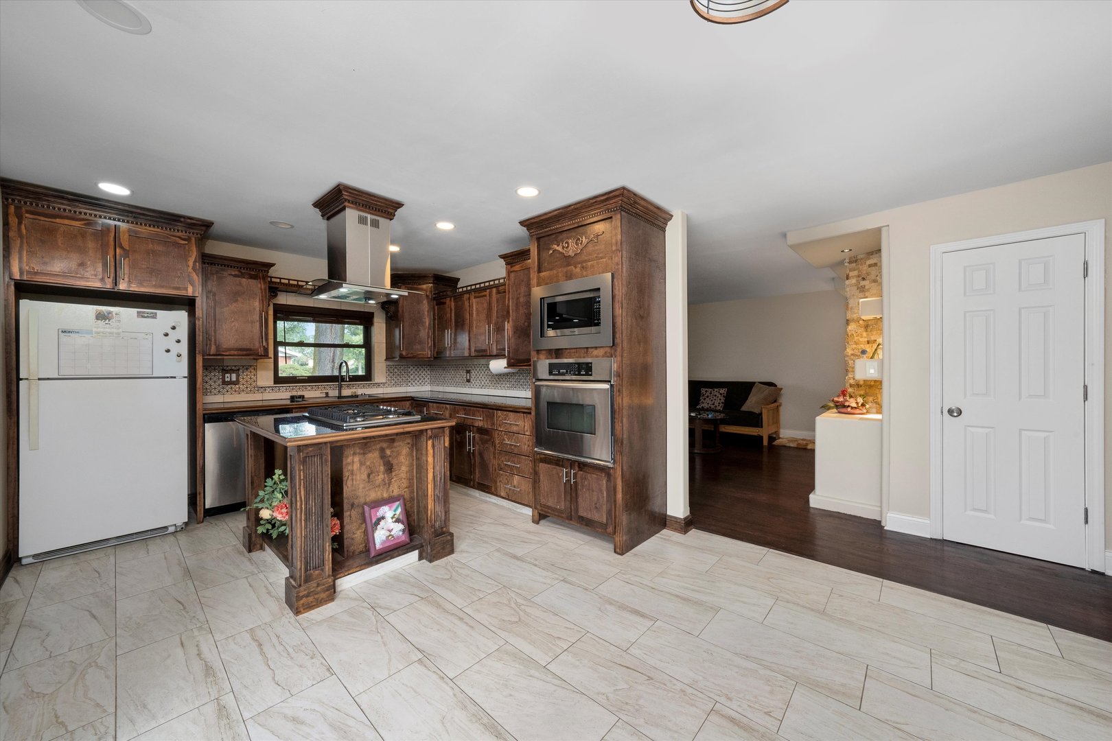 9201 Willow Lane, Bridgeview, IL 60455