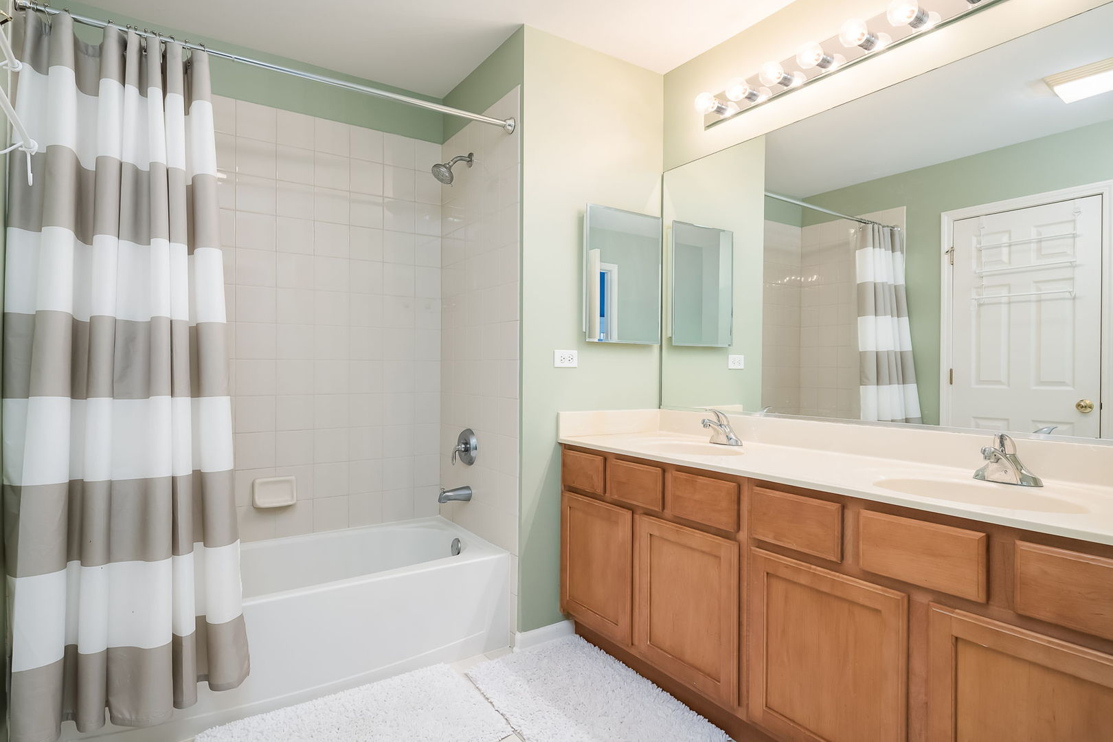 650 W Old Lake Street, Bartlett, IL 60103