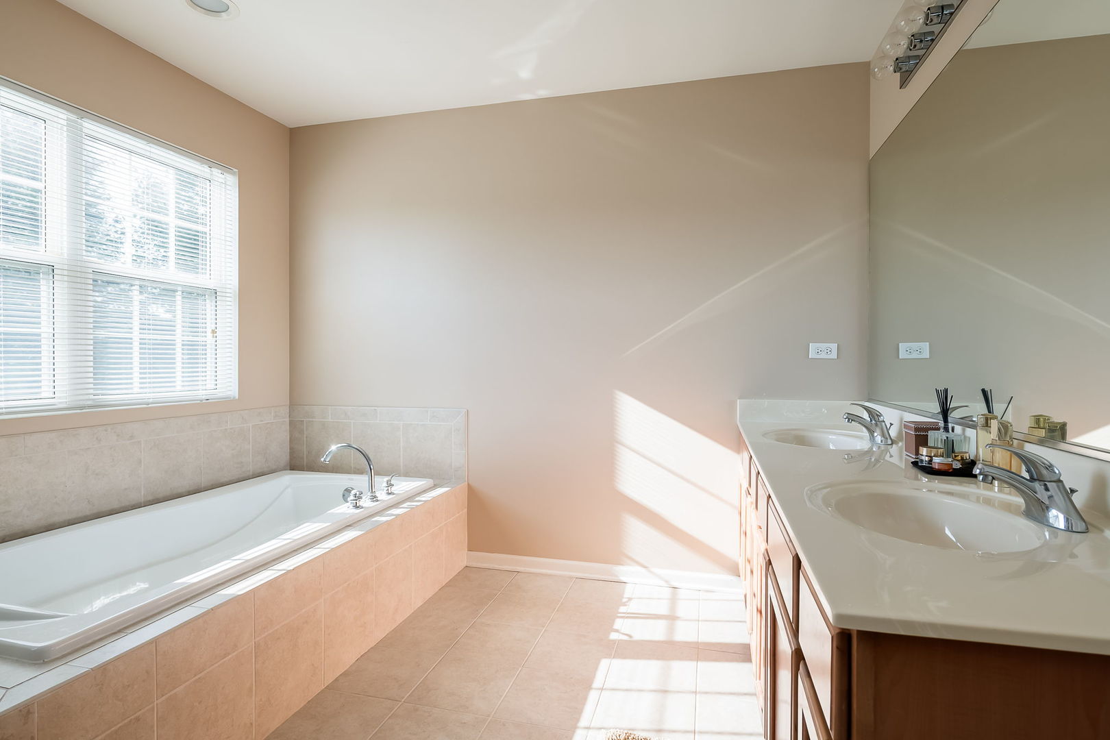 650 W Old Lake Street, Bartlett, IL 60103