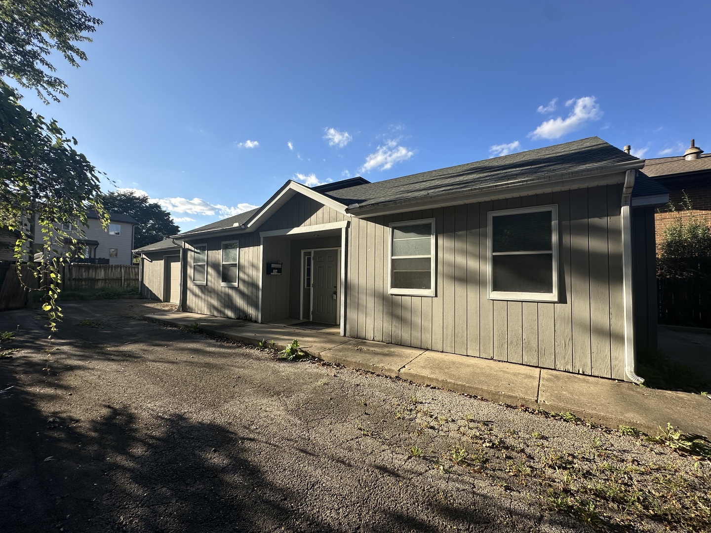 14 Crescent Street, Elgin, IL 60123