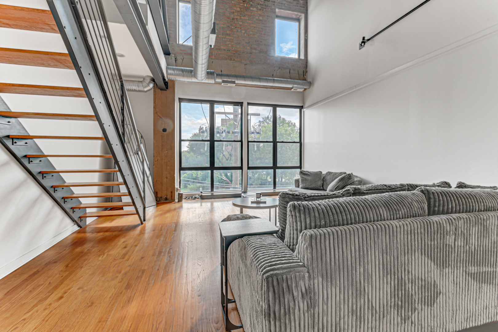 6300 S Woodlawn Street #305, Chicago, IL 60637