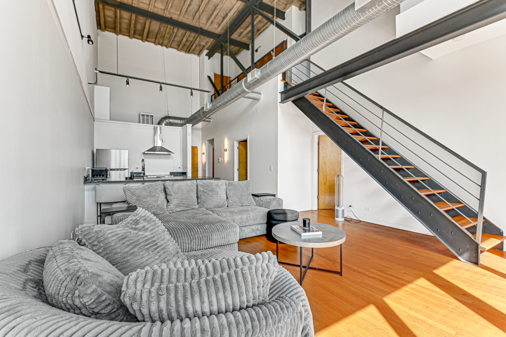 6300 S Woodlawn Street #305, Chicago, IL 60637