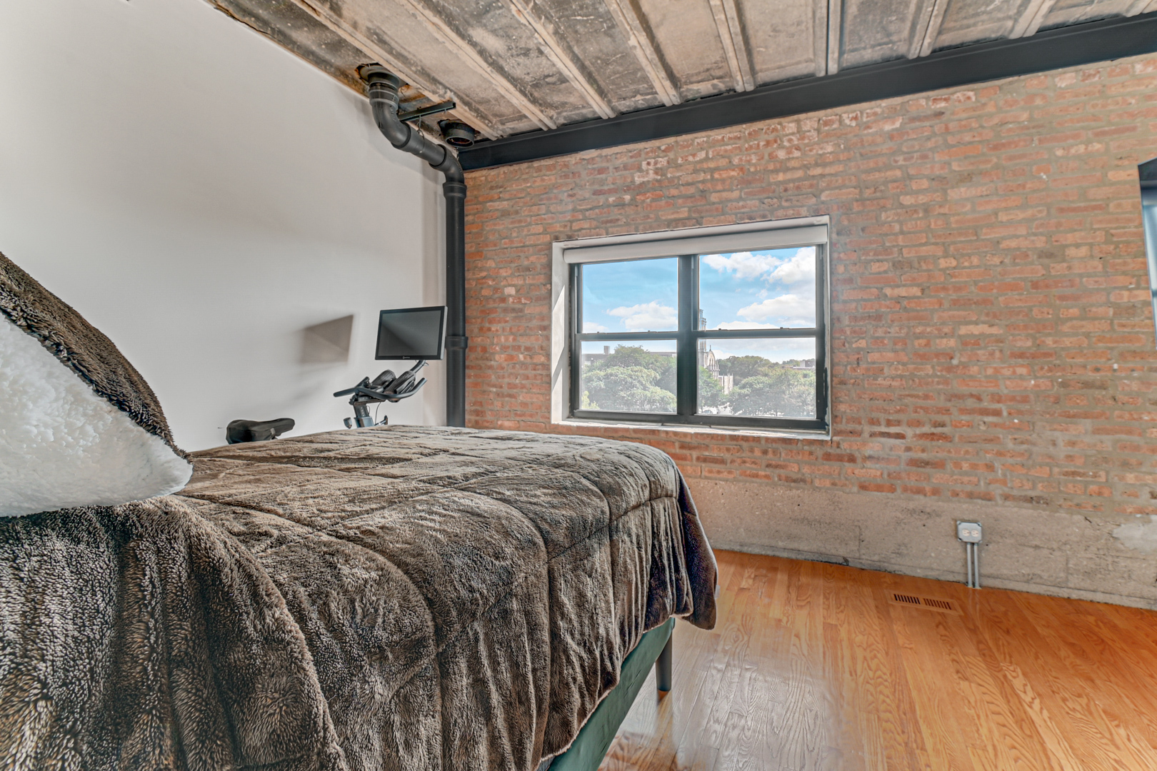 6300 S Woodlawn Street #305, Chicago, IL 60637