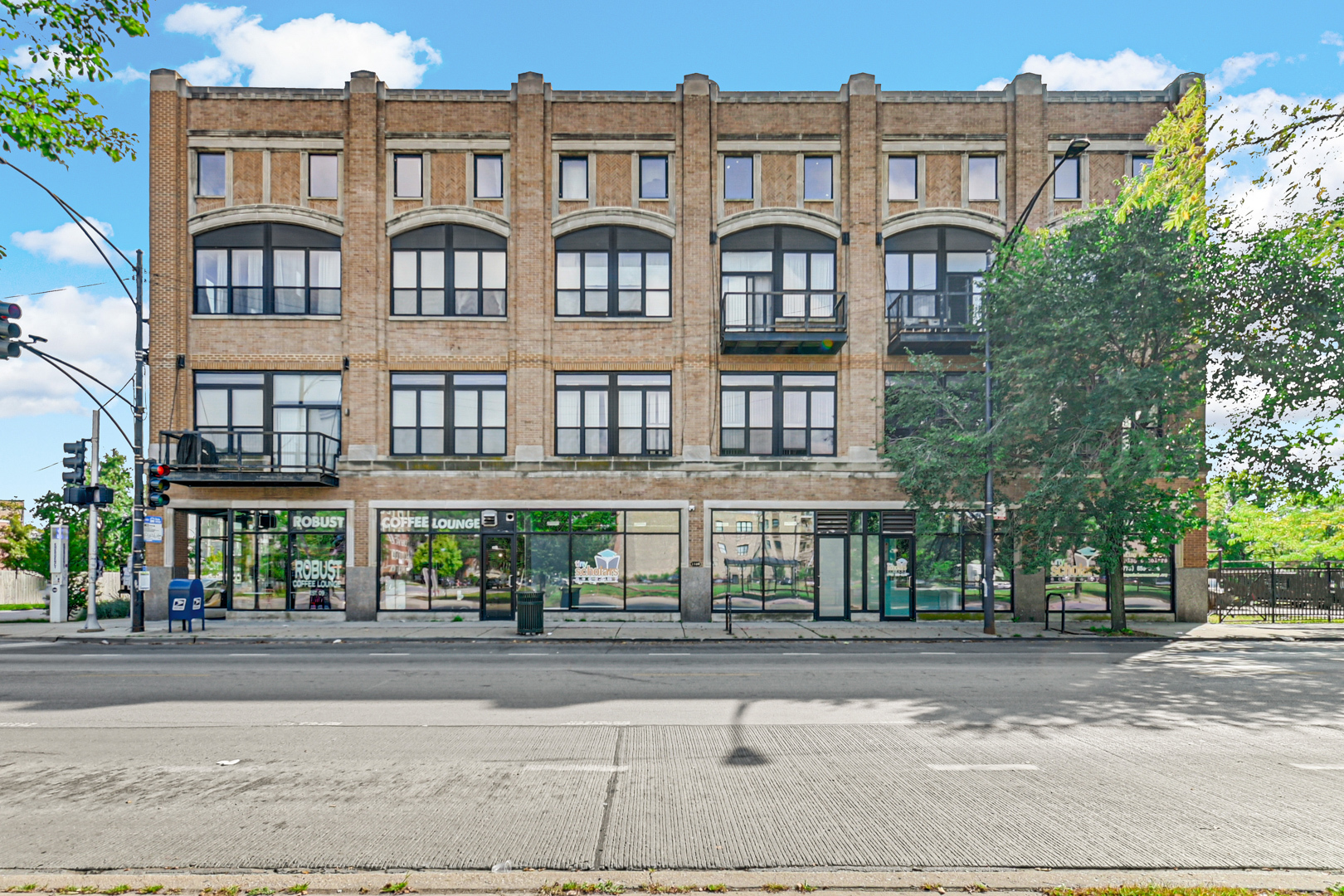 6300 S Woodlawn Street #305, Chicago, IL 60637