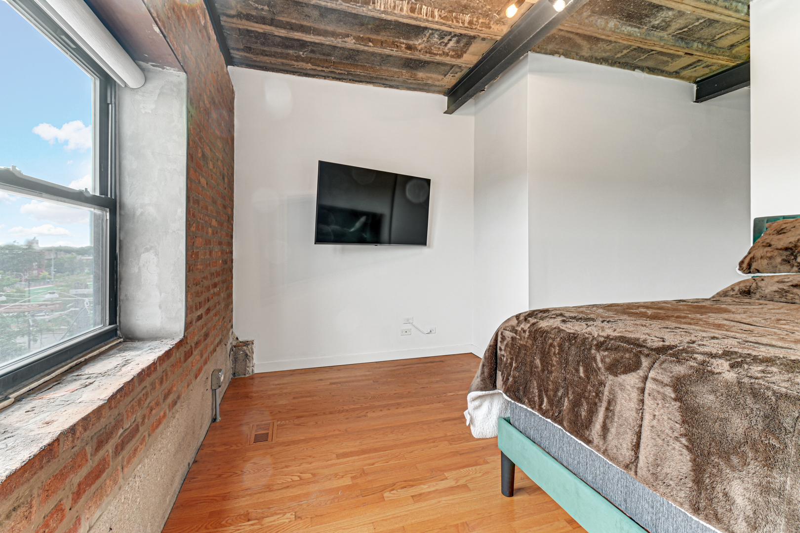 6300 S Woodlawn Street #305, Chicago, IL 60637