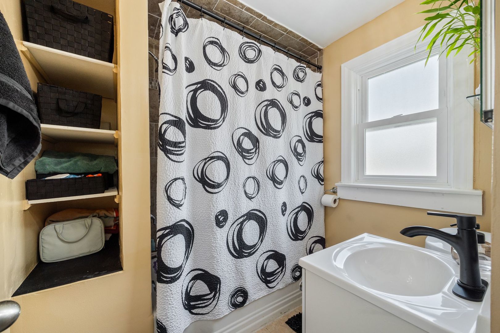 2336 S 11th Avenue, Broadview, IL 60155