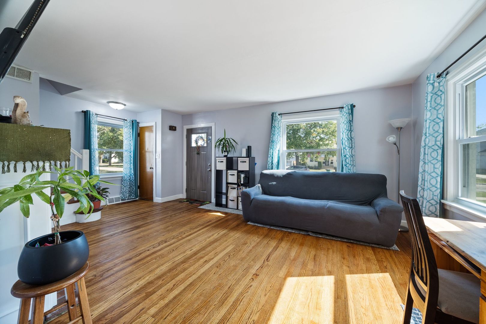 2336 S 11th Avenue, Broadview, IL 60155