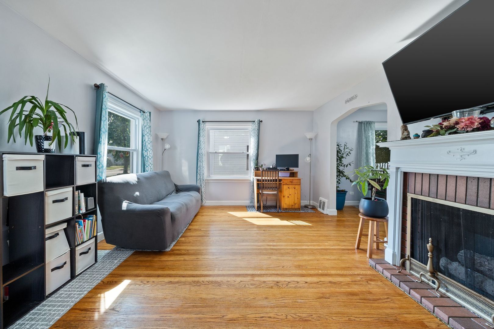 2336 S 11th Avenue, Broadview, IL 60155