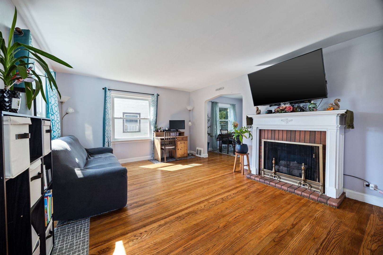 2336 S 11th Avenue, Broadview, IL 60155