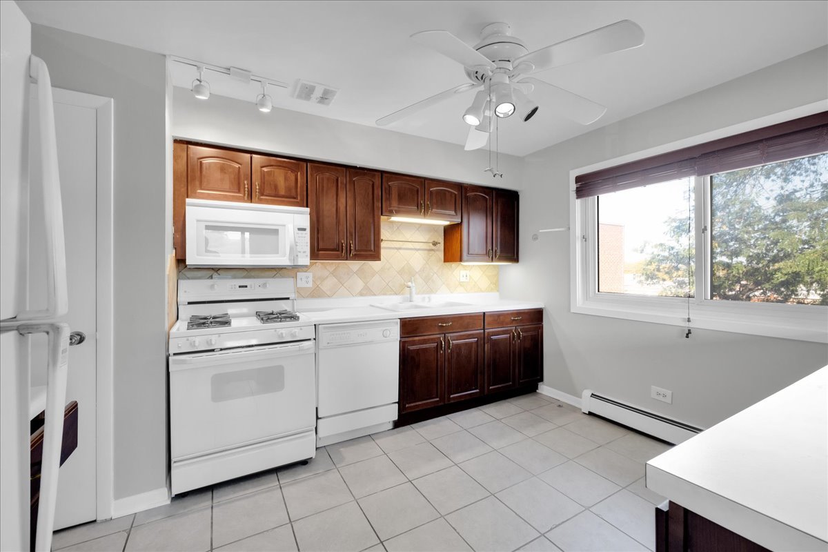 25 E Palatine Road #303, Arlington Heights, IL 60004